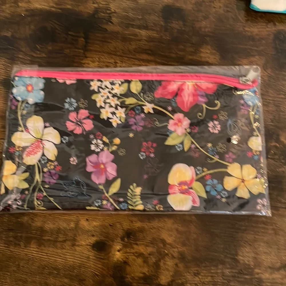 * NEW *‎ Floral Cosmetic Case *